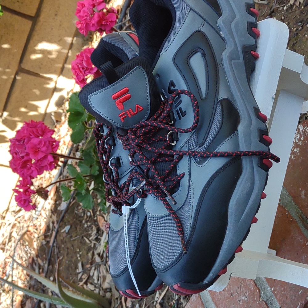 Fila Sneakers Gray and Black 13 - Picture 2 of 10
